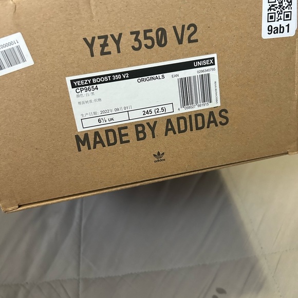 Yeezys boots 350 zebra - Picture 5 of 5